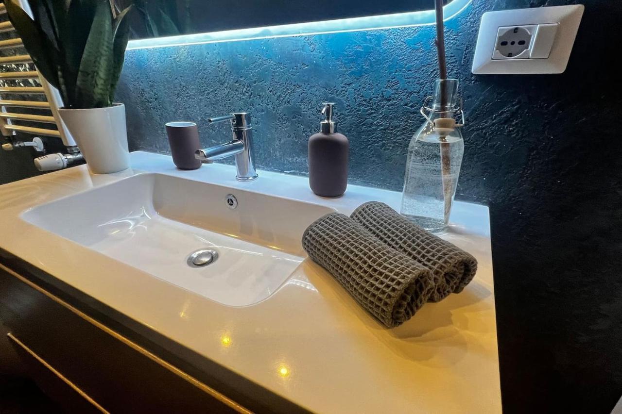 Prestigioso Trilocale Sui Navigli Con A/C & Wi-Fi Daire Milano Dış mekan fotoğraf